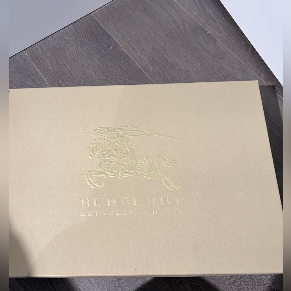 Burberry rain boot - Picture 4 of 8